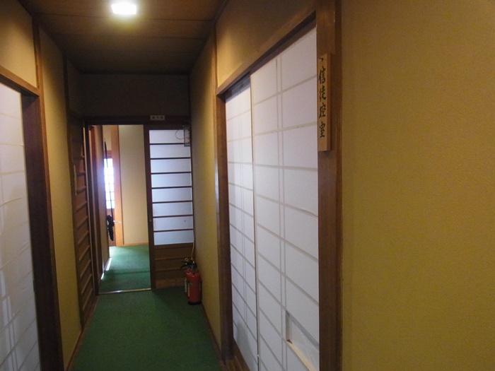 控え室で待機